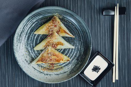 Конвертики с моцареллой и креветкой